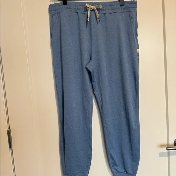 Vuori Performance Joggers in Isle Blue Heather - Picture 3 of 5